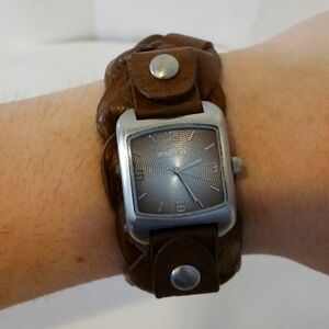 Vintage Fossil analog watch with braided band